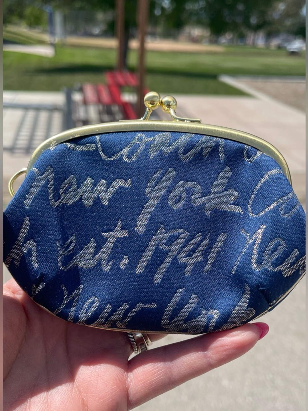 Coach Poppy Y2K Script Kiss-Lock Coin Pouch Like NEW - Picture 2 of 6